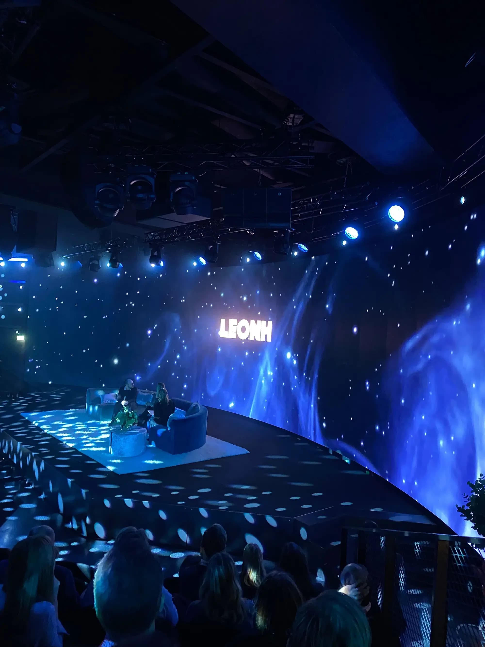 Leonh on stage